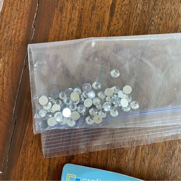 Lot of Embellishments Acrylic Jewels Assorted Designs - Picture 7 of 10